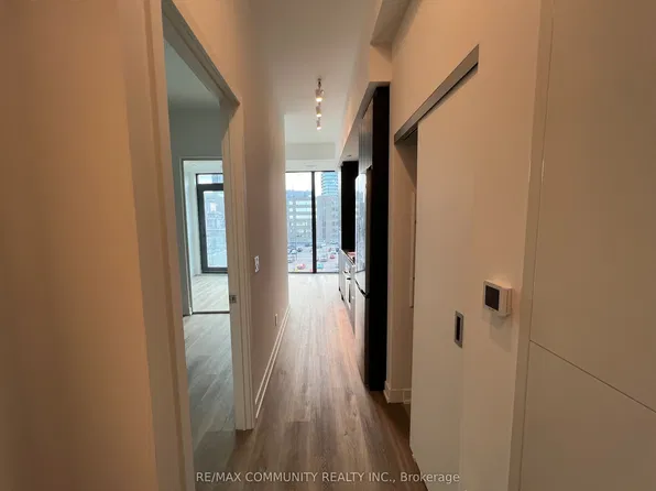 91 John St S, Hamilton, ON