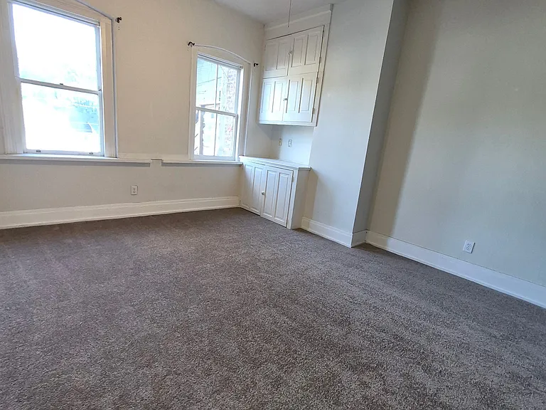 442 E 5th St #1 — Photo 2
