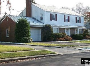 11 Devon Rd, Rockville Centre, NY 11570