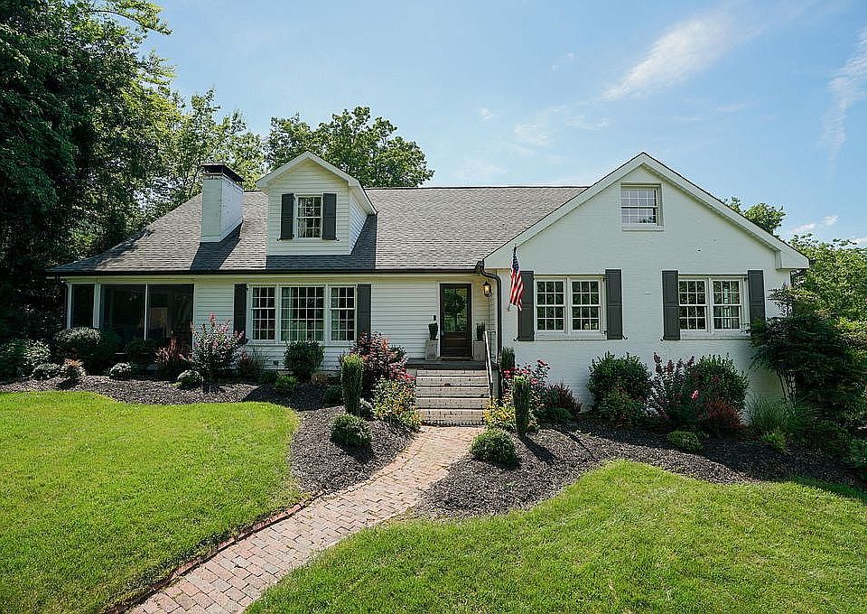 1st image of 1845 Crestwood Dr