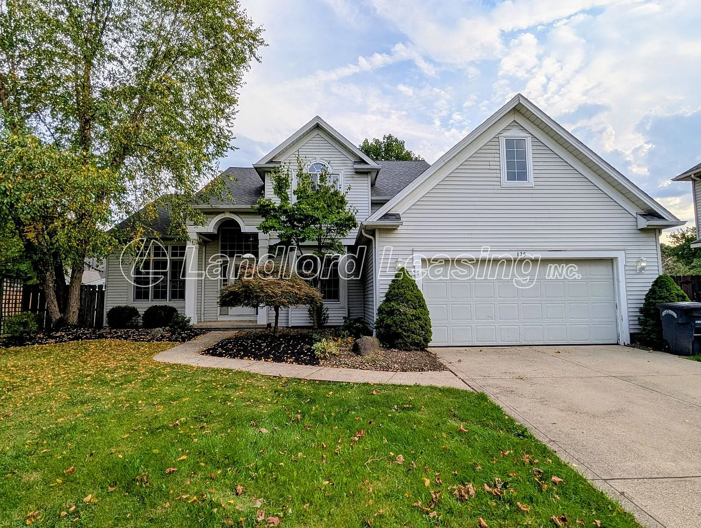 Stunning 4-Bedroom Home in Midview School District! — Photo 1