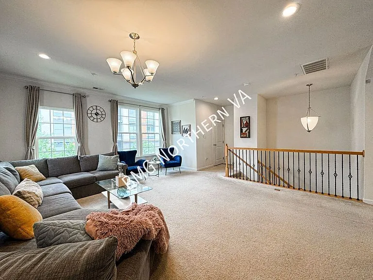 3190 Yeager Dr — Photo 3
