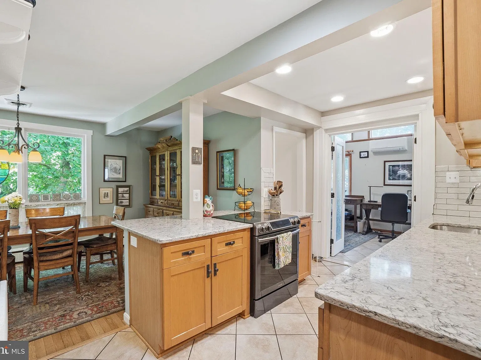 3 bed, 3.0 bath, 1654 sqft, $3,500 — Photo 4