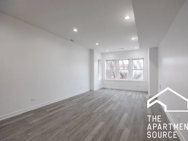 1014 N Hamlin Ave #2 — Photo 4