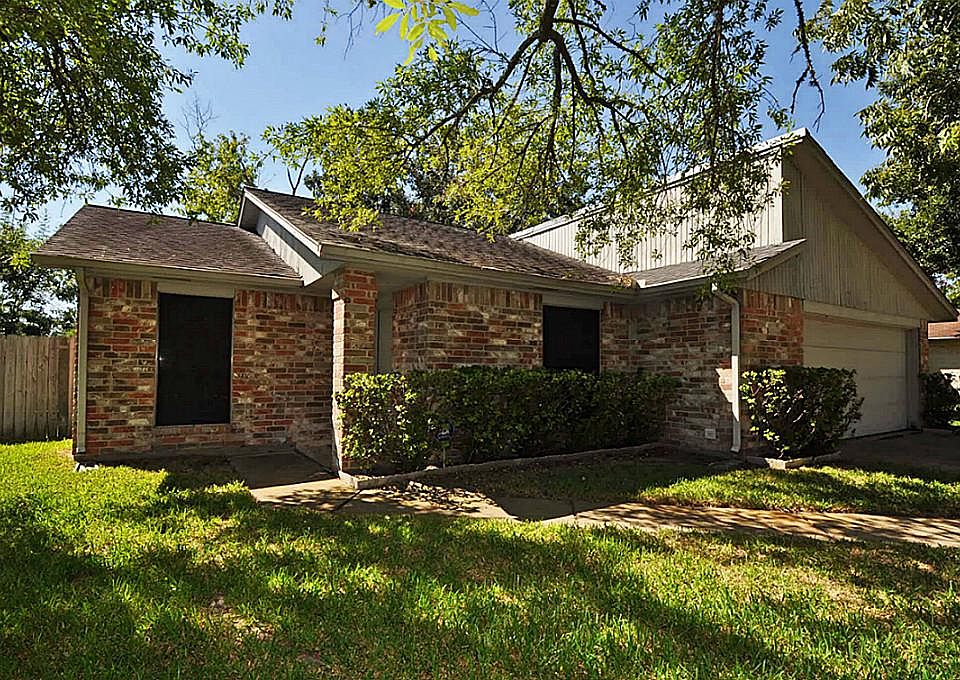 Notice how the solar scenes accent the front of the home.