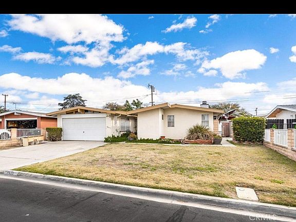 4th image of 8420 Flallon Ave