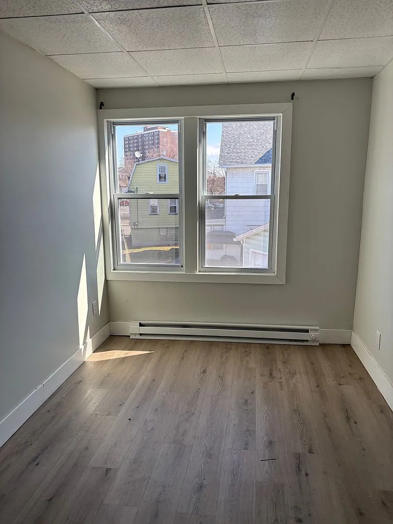 127-129 Main St — Photo 2