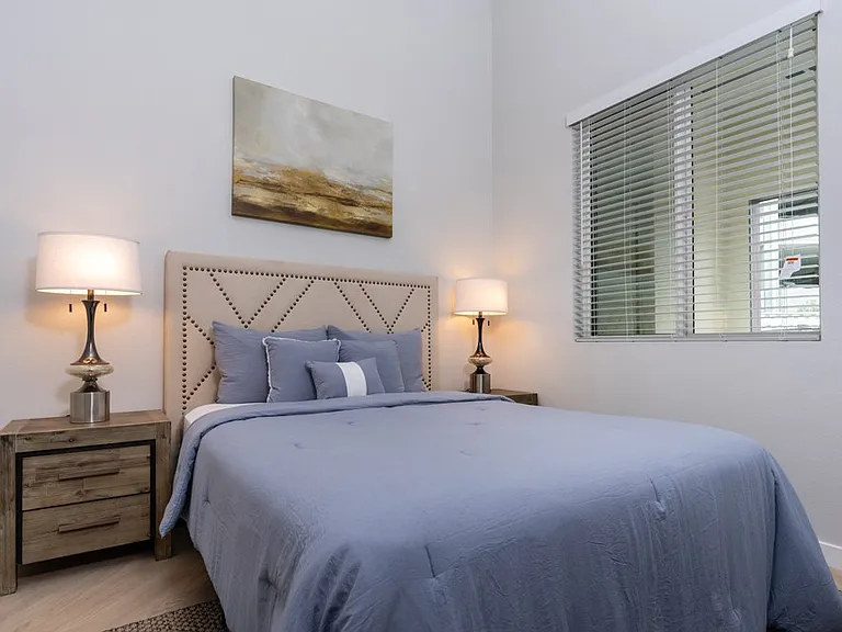 Downtown Ontario Luxury Apartments — Photo 48