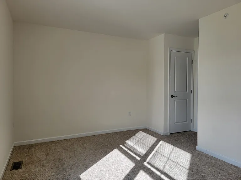 30 Howard Dr — Photo 16