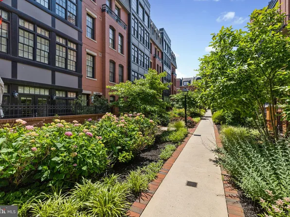 1610 N Queen St #214, Arlington, VA 22209