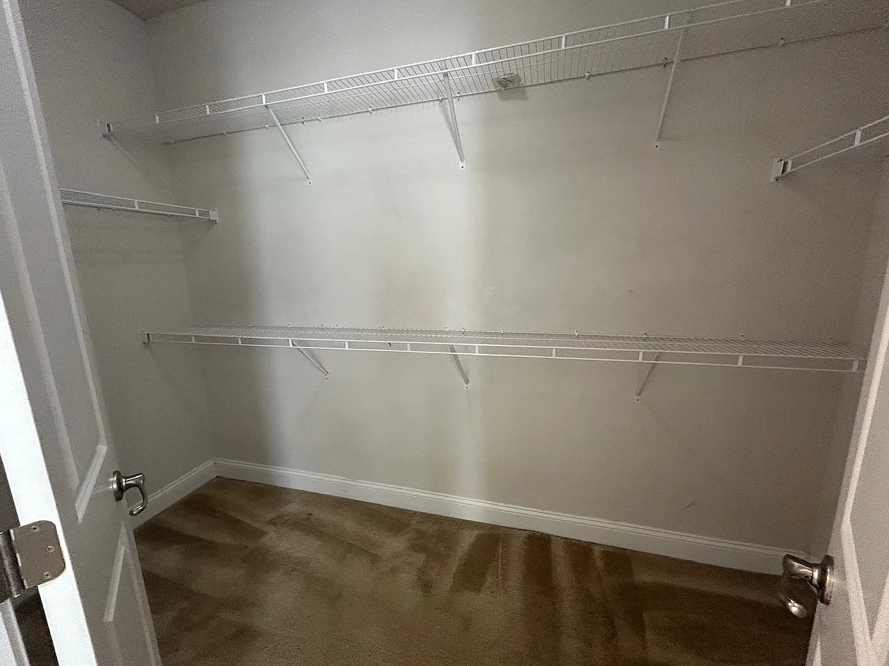 3 bed, 4036 sqft, $2,750 — Photo 2