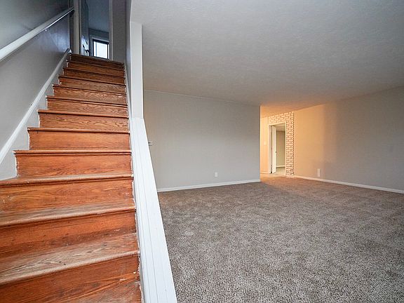 3rd image of 6133 Roselawn Dr