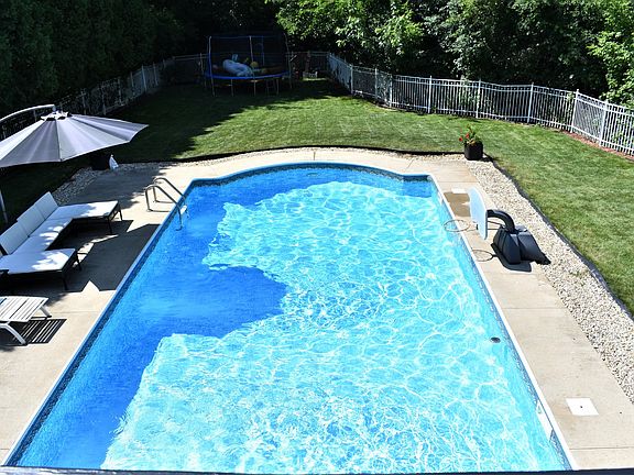 3rd image of 3764 Foxborough Ln