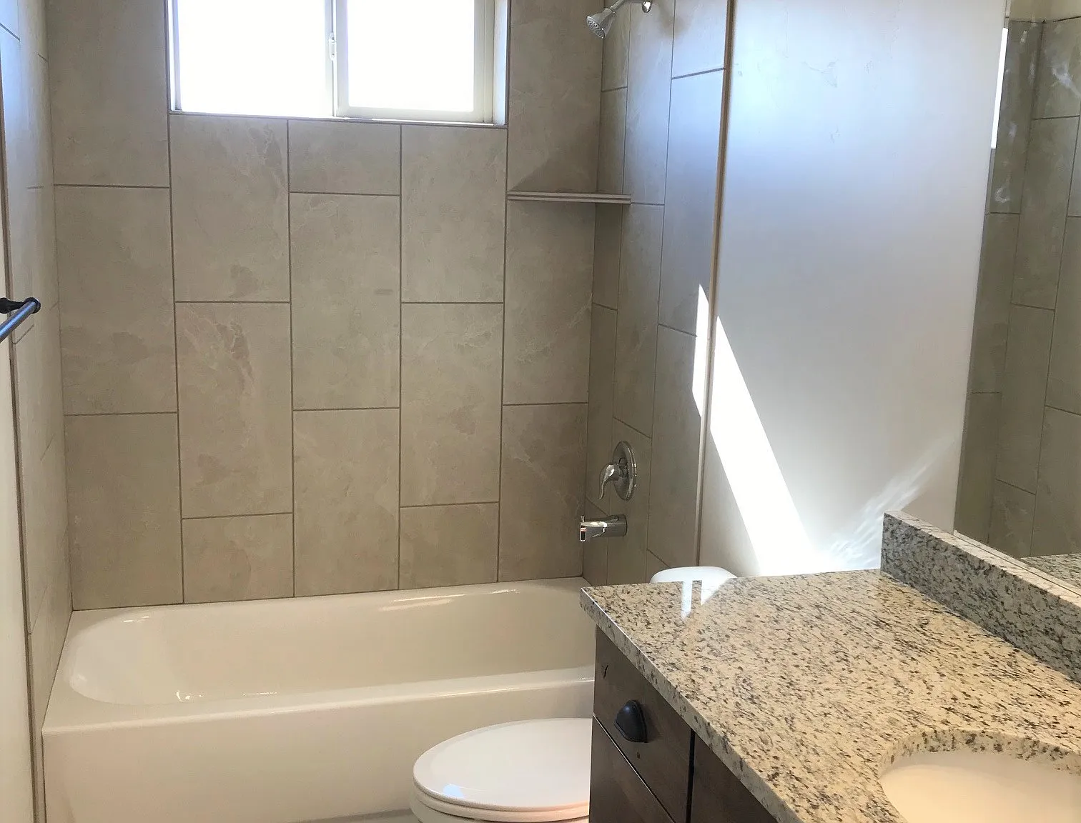 Modern Hurricane Townhome with Large Kitchen and Walk-In Closet — Photo 4