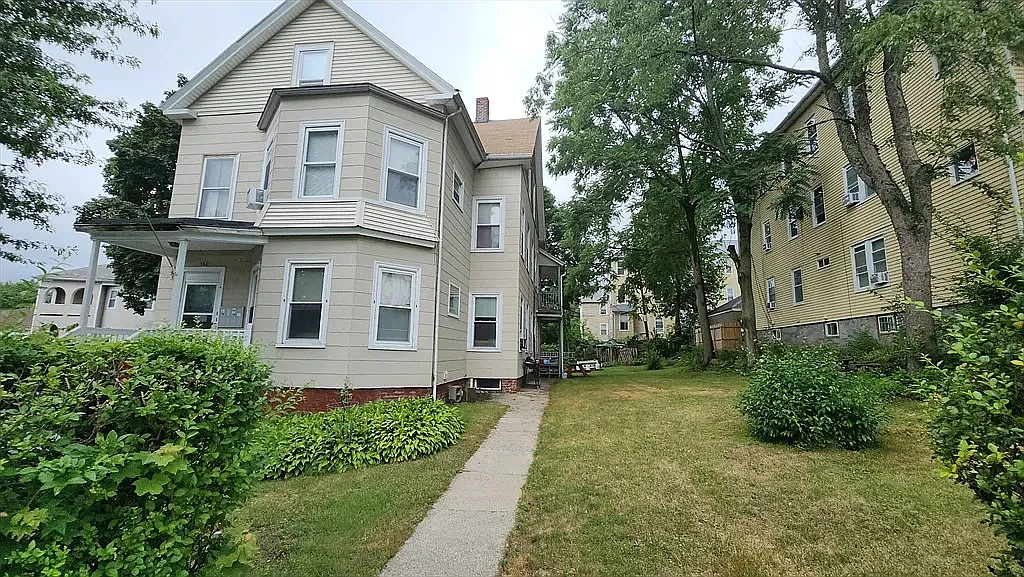 3 bed, 1200 sqft, $2,300 — Photo 1