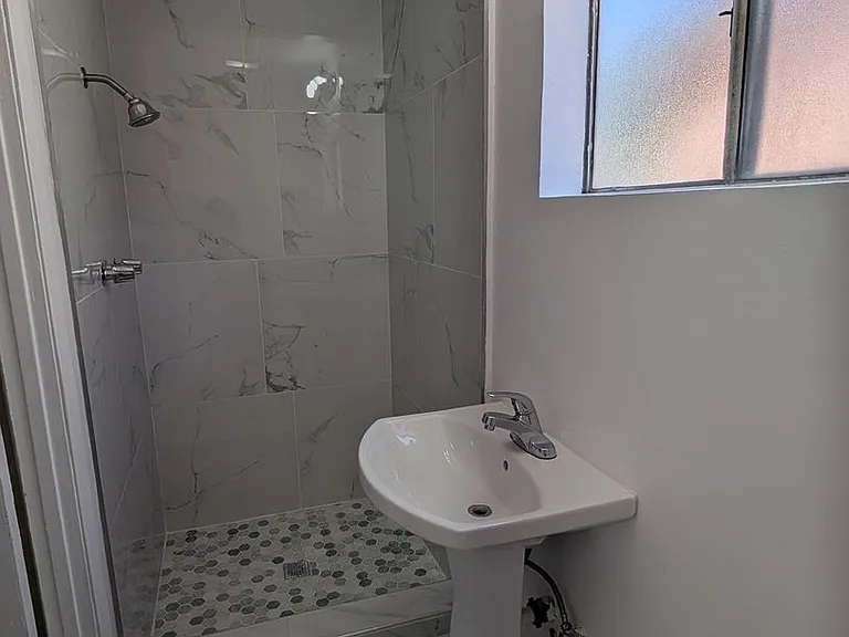 2805 Meeker Ave — Photo 8