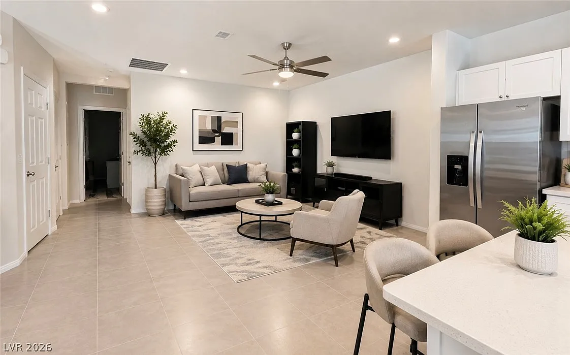 3 bed, 2.0 bath, 1221 sqft, $3,850 — Photo 2