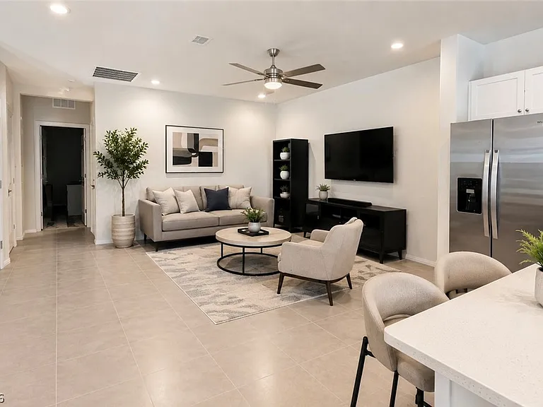 6172 Garden Crest St — Photo 2