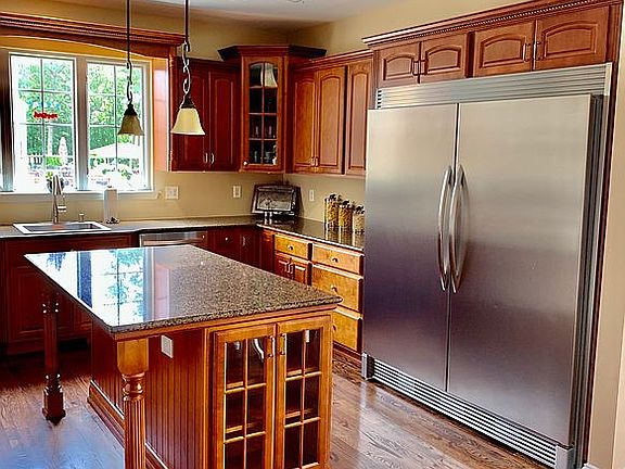 5th image of 1859 Charlton Cir