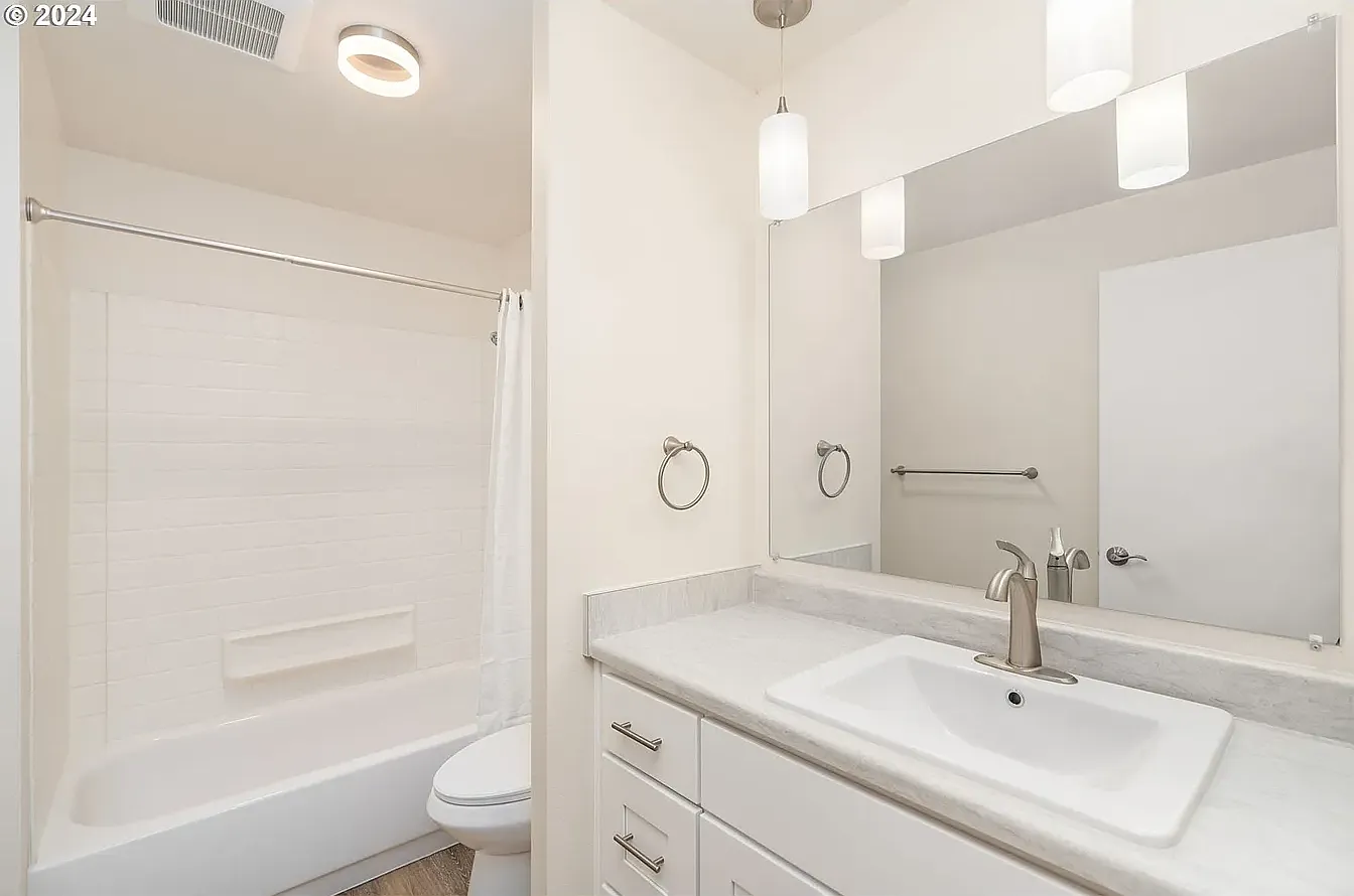 2 bed, 1172 sqft, $2,300 — Photo 4