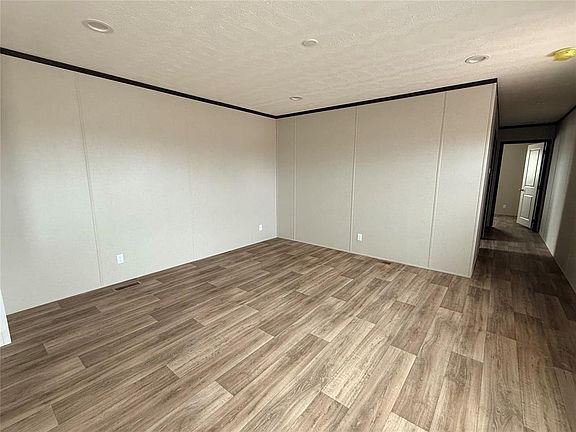 5th image of 43249 E Garretts Lake Rd