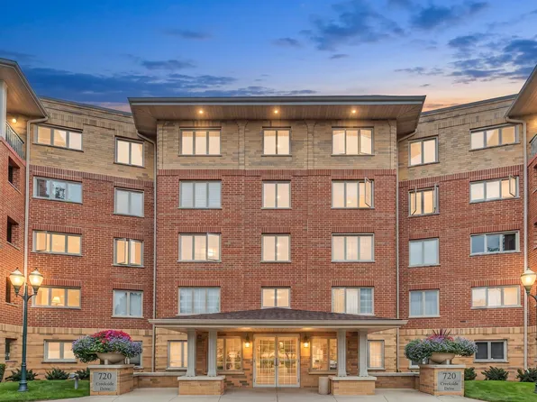 720 Creekside Dr Unit 303, Mount Prospect, IL 60056