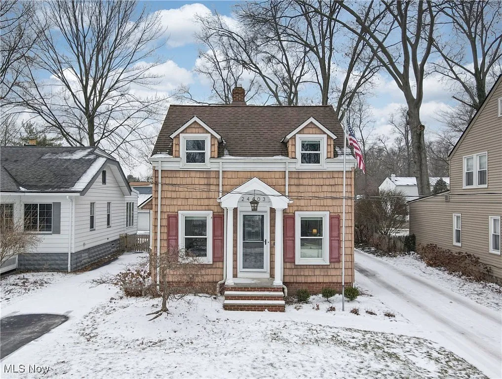24403 Electric Dr photo 1