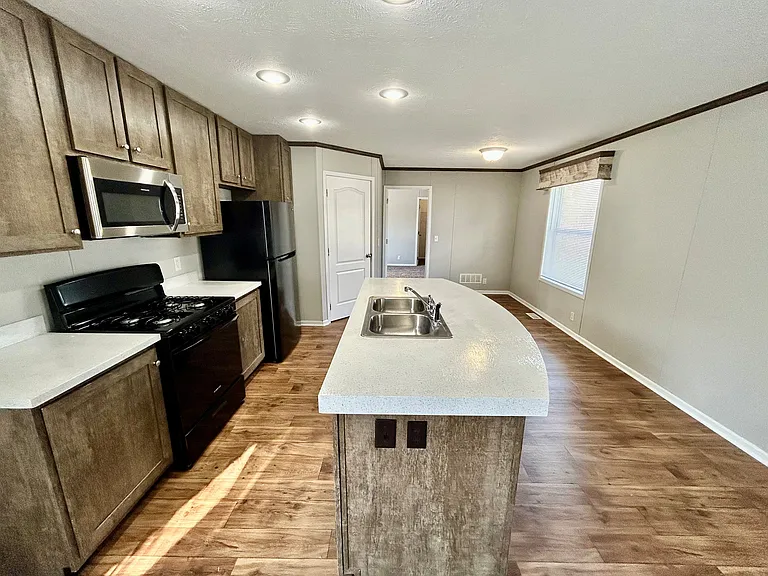 Hickory Knoll — Photo 16