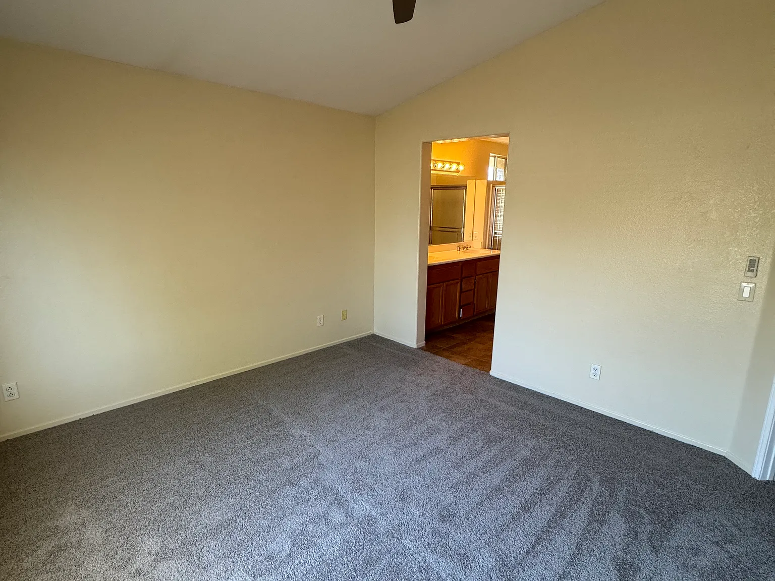 4 bed, 2.5 bath, 1963 sqft, $3,500 — Photo 4