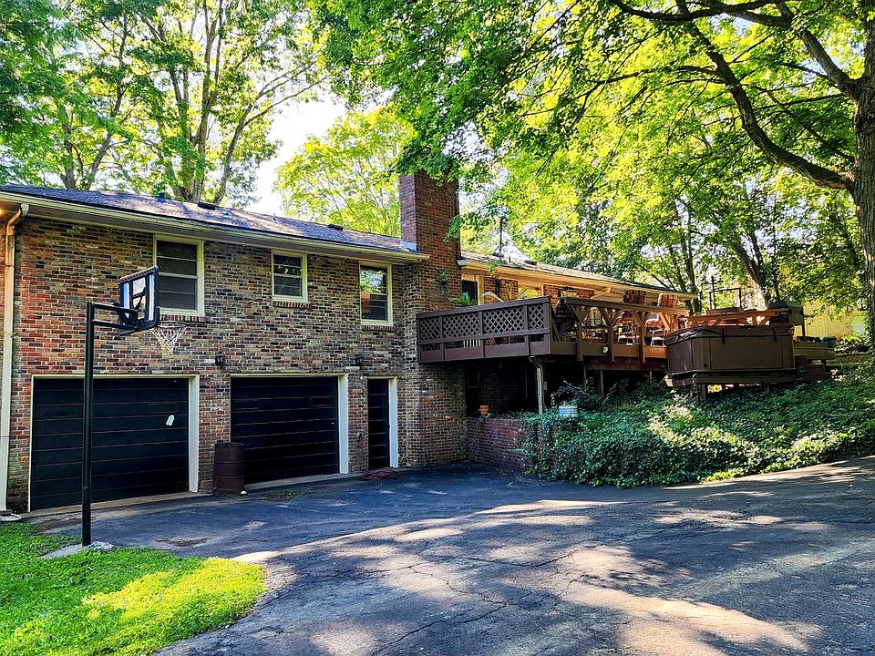 2nd image of 219 Maxwell Dr