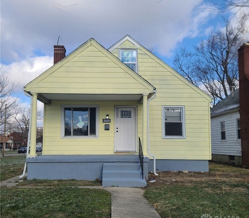 1st image of 2425 Oakridge Dr