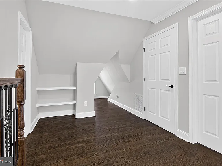 1607 N Glebe Rd — Photo 17
