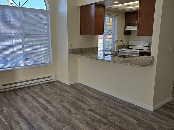 5th image of 5684 Eagle Pkwy APT 4