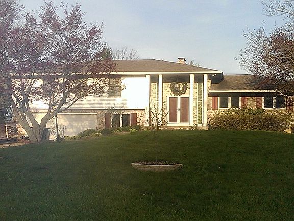 3rd image of 765 E Debby Ln