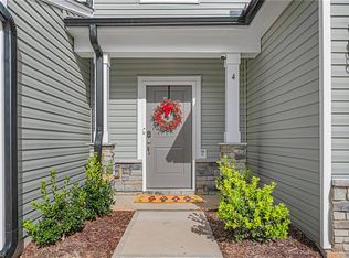 4 Saltford Ln, Greensboro, NC 27455