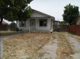 748 S 8th St, Kerman, CA 93630