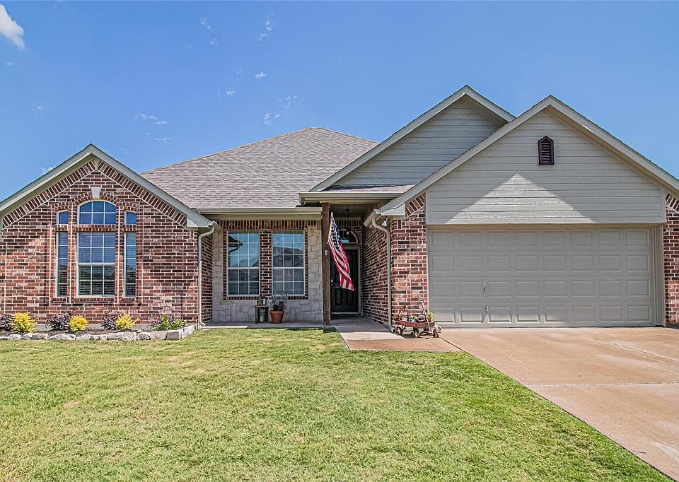 1st image of 701 Dickerson Cir