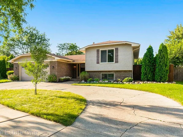 1483 Abbey Dr, Troy, MI 48083