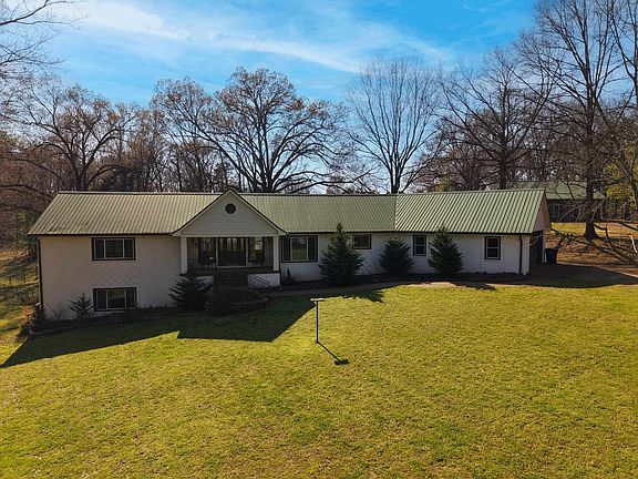 3rd image of 460 Woodbridge Rd