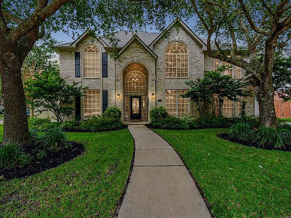 This dreamy home is zoned to the highly sought after Williams Elementary School and Cinco Ranch High School. It is near the beach club, a golf course, shopping and dining with easy access to Grand Pkwy and close proximity to West Park Tollway and I-1