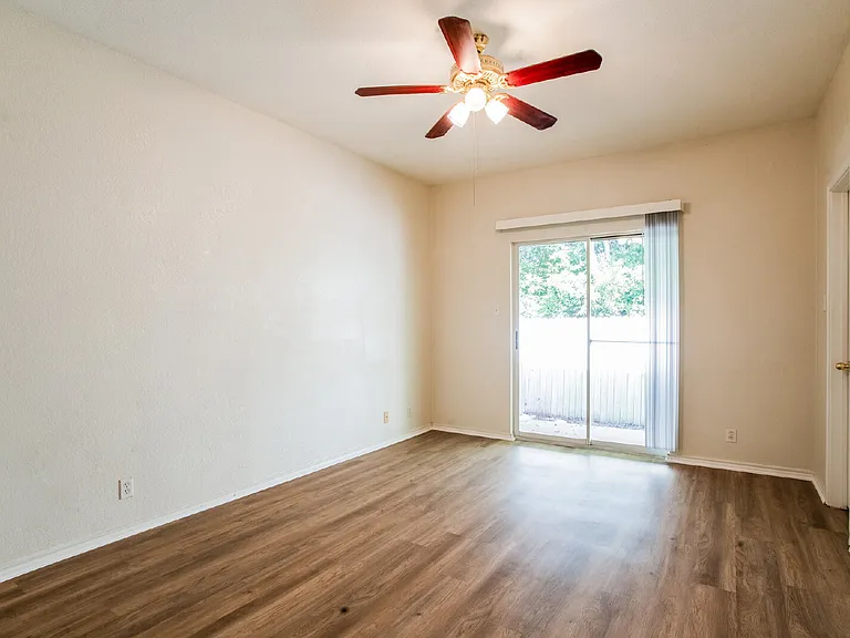 1705 Constantino Cir #B — Photo 3