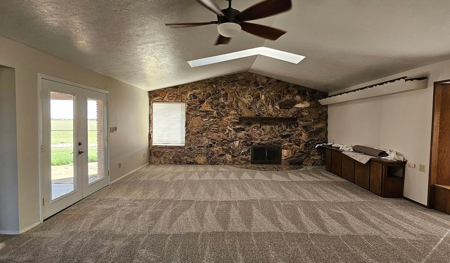 Beautiful 5BD/3BA Country Home with Attached Garage and Separate Large Garage/Storage — Photo 3