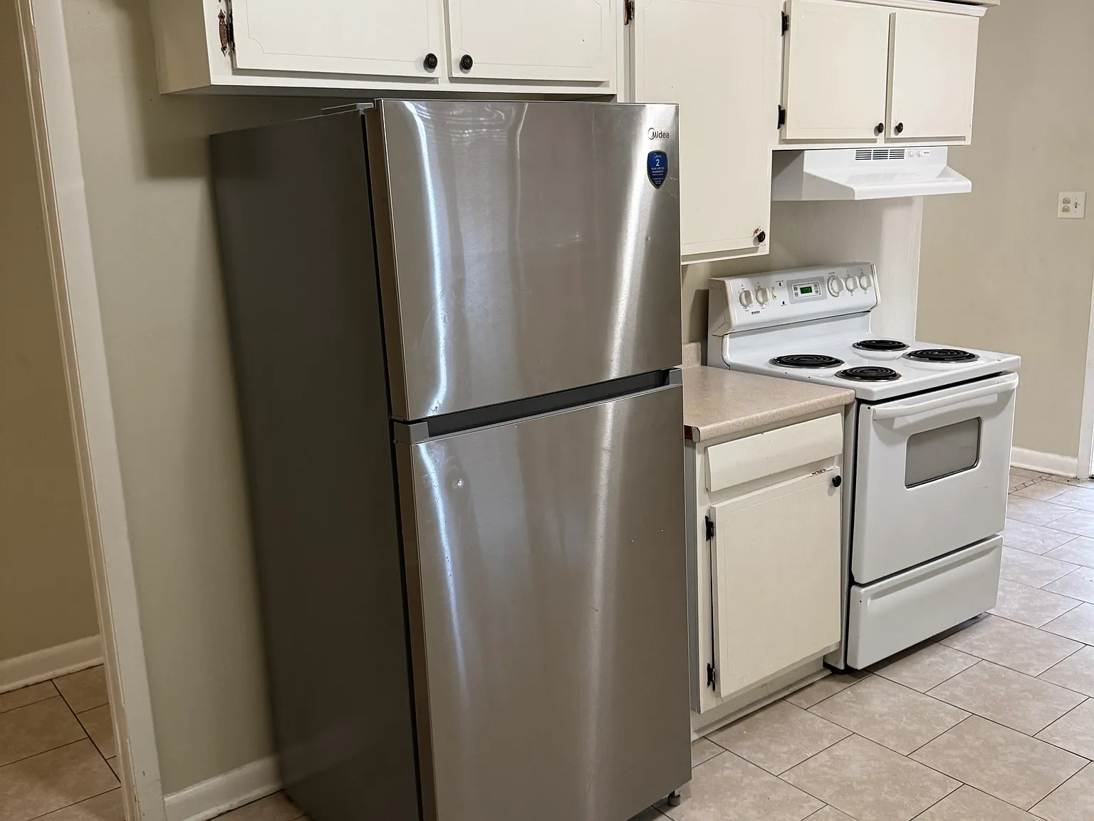 1605 Georgia Dr — Photo 2