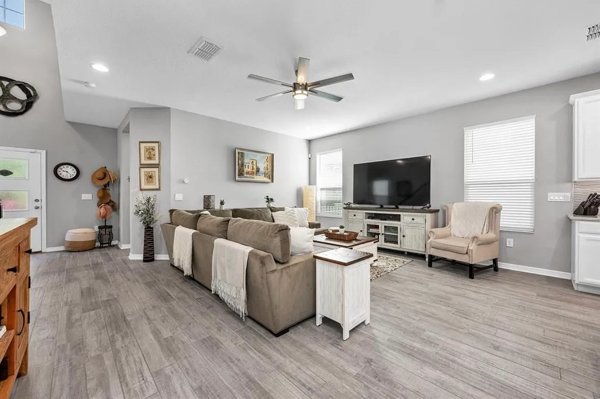 640 Bayern Ln — Photo 3