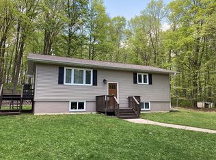 8636 W Lynch Rd, Iron Mountain, MI 49801