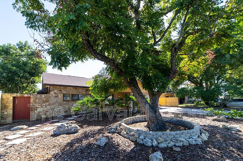 4 bed, 3.0 bath, 2350 sqft, $2,700 — Photo 3