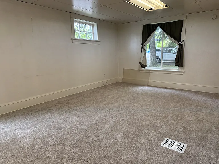 6646 SW Capitol Hwy #1 — Photo 7