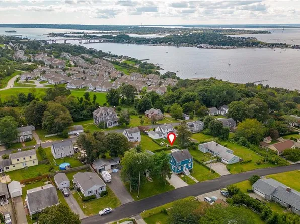 81 Hobson Ave, Tiverton, RI 02878