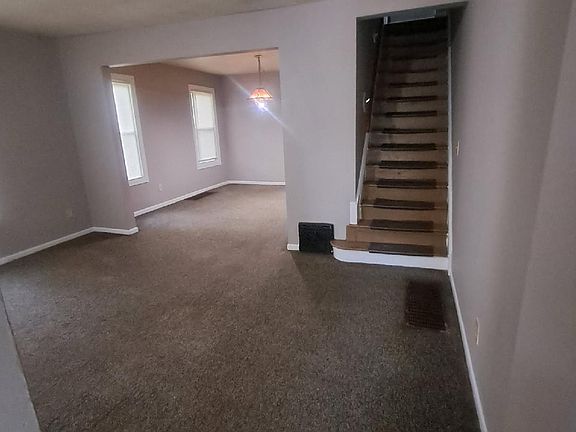 2nd image of 84 College St #2
