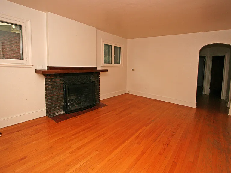 949 Monroe St — Photo 3